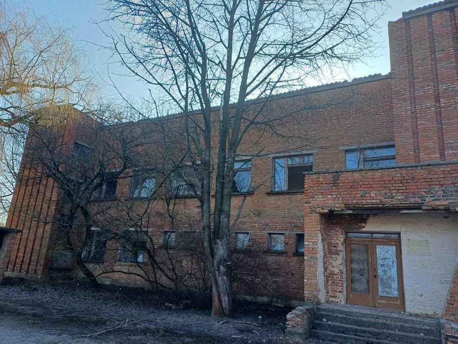 Двоповерхова будівля 785,5 м2. Муровані Курилівці, вул. Шевченка, 66