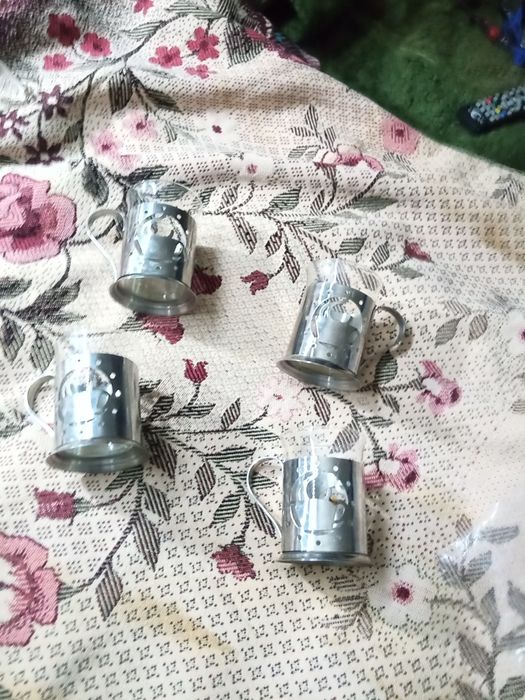 Стаканы в подстаканниках