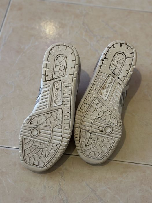 Ténis Adidas Rivalry Low