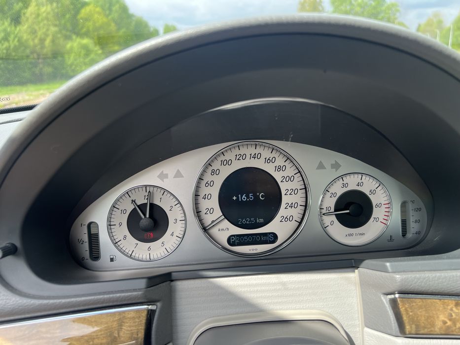 Mercedes-Benz W211 E500 4Matic Avantgarde 2005r M113 LPG