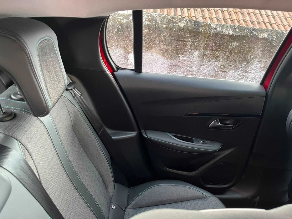 Carro Peugeot 208