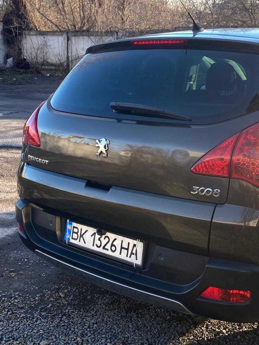 Продаю власне автомобіль Peugeot 3008    2009