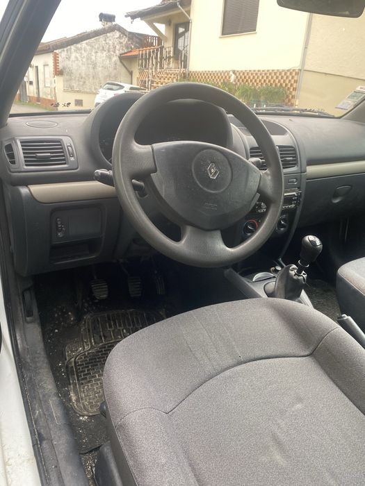 Renault Clio 1.5 dCi 2004 – Económico e Fiável