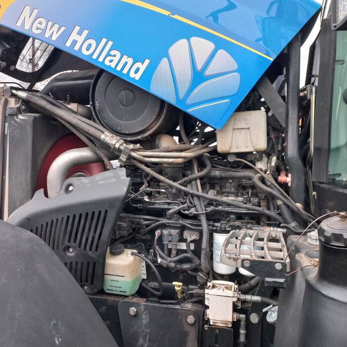 Продам трактор  New Holland Т8050