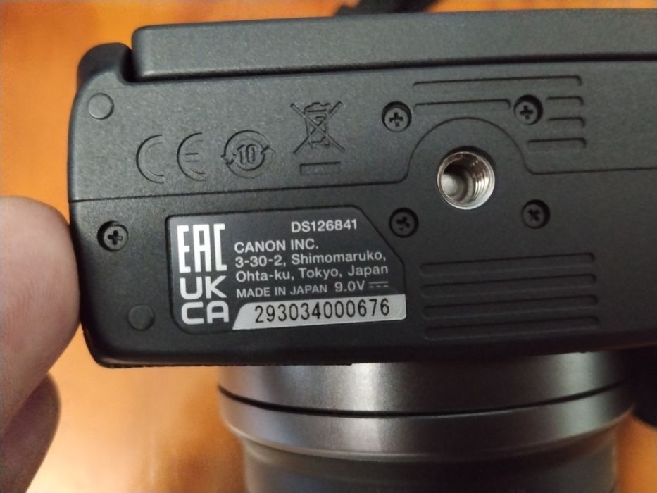 Canon R7 + RF-S 18-150 + 2 cartões memoria 64gb +kit limpeza camera+ tripé novo