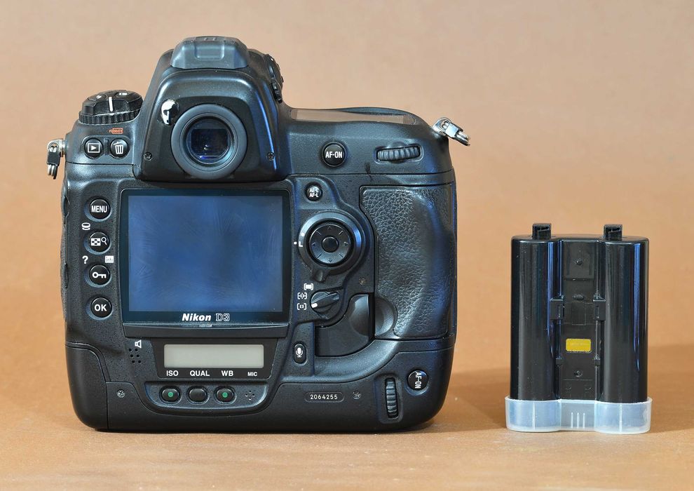 Продаю Nikon D3 боди.