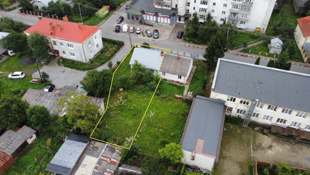 Половина Будинку в гарному районі міста. Ділянка 5 сот.!Вул.Бачинської