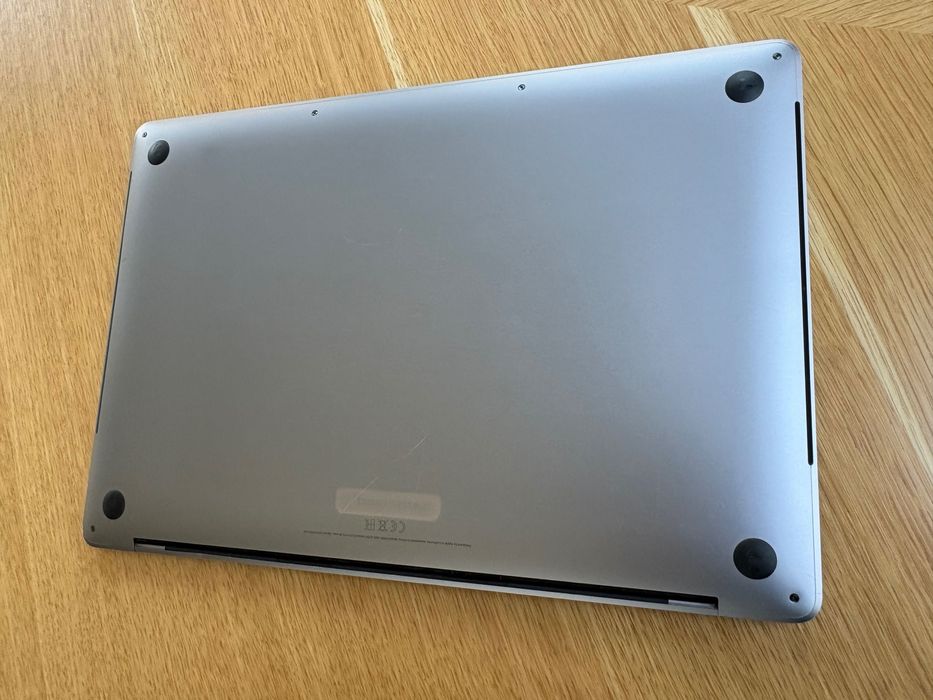 MacBook Pro 15", 32 GB RAM,  Intel Core i9, 2019 r. NOWA BATERIA