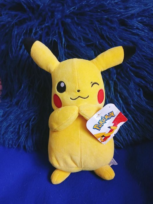 Pikachu maskotka pokemony