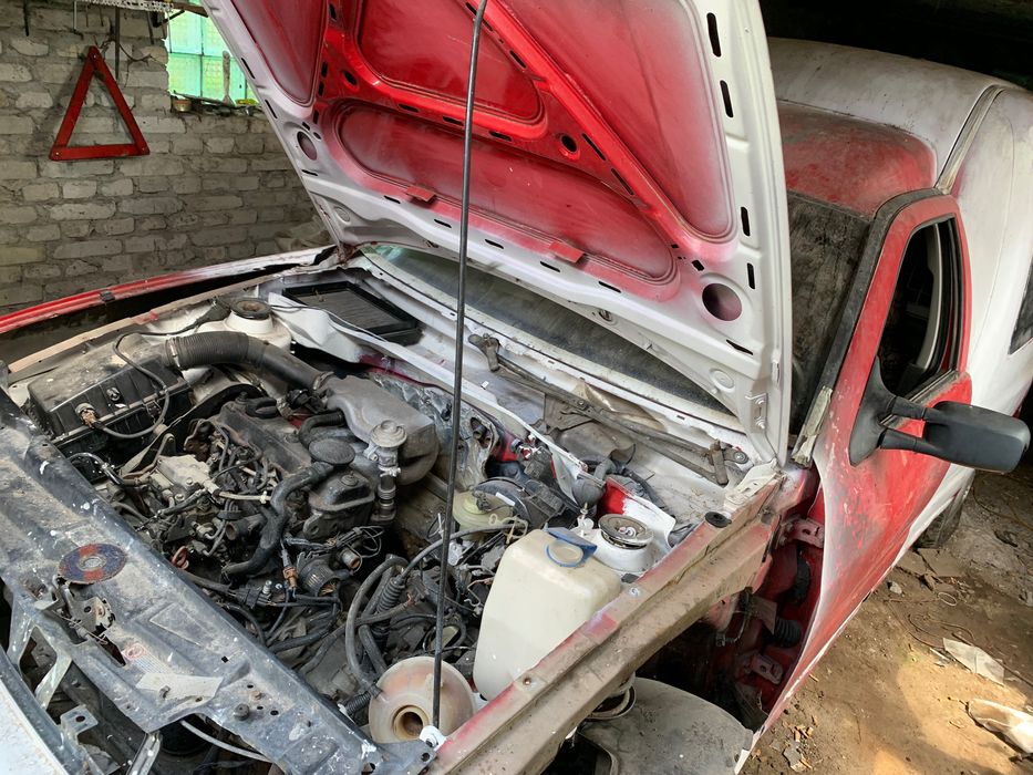 Volkswagen Caddy на запчастини або під відновлення