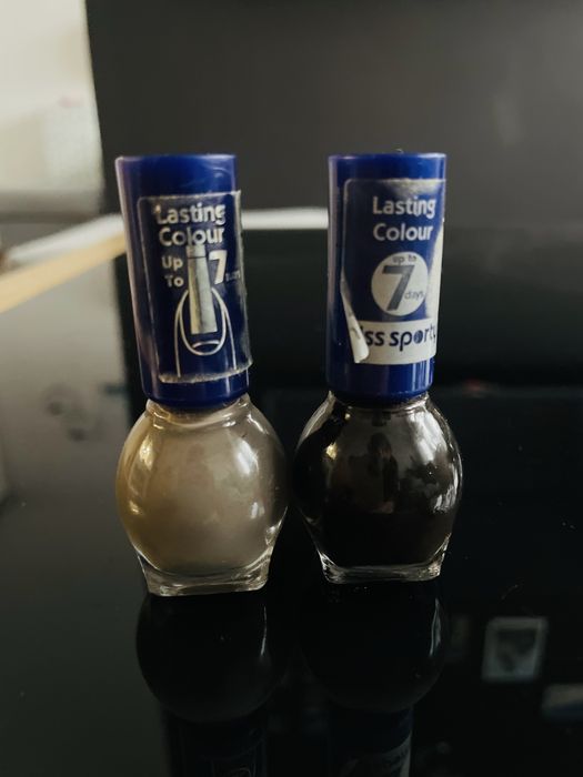 Dwa lakiery do paznokci Bell