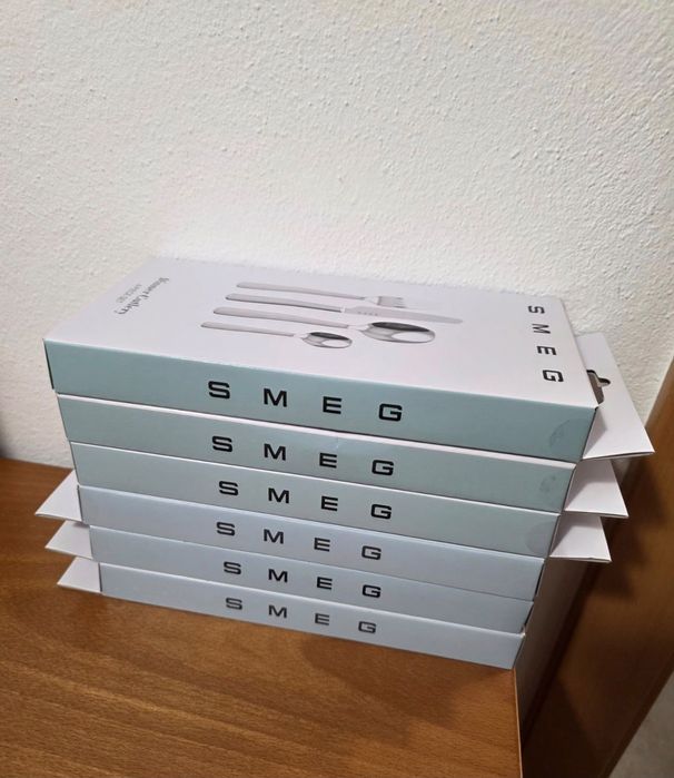 Talheres da marca smeg
