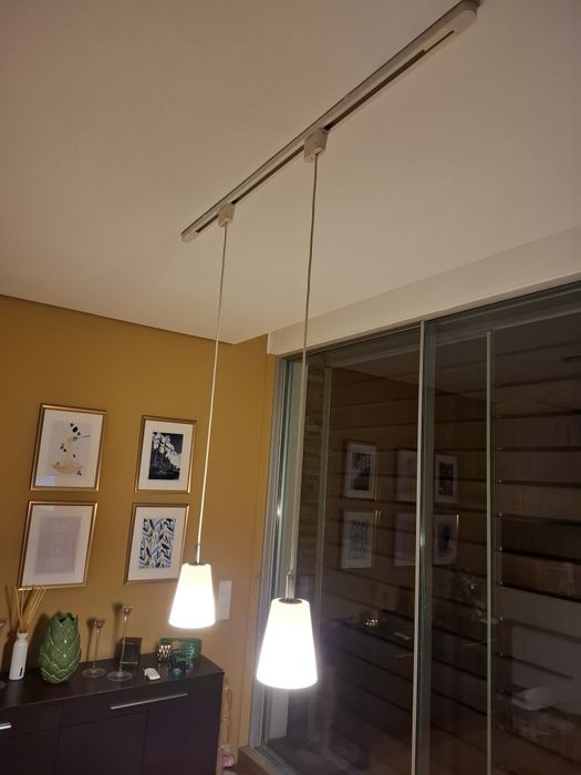 2 candeeiros de teto com suporte