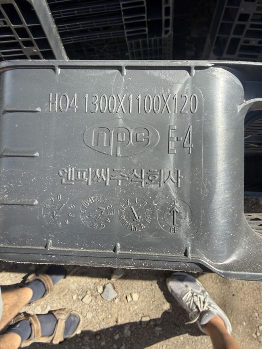 Продаються піддони пластикові 180 шт 1300X1100X120 вага 1 шт 10,5 кг