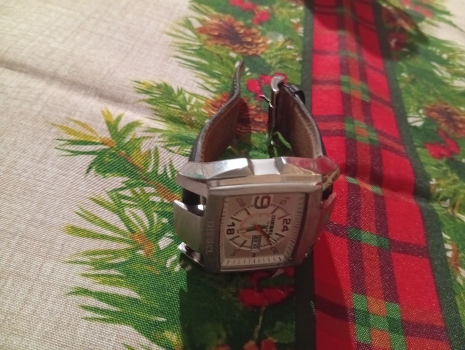 Стильний чоловічий годинник Diesel, робочий стан, скіряний