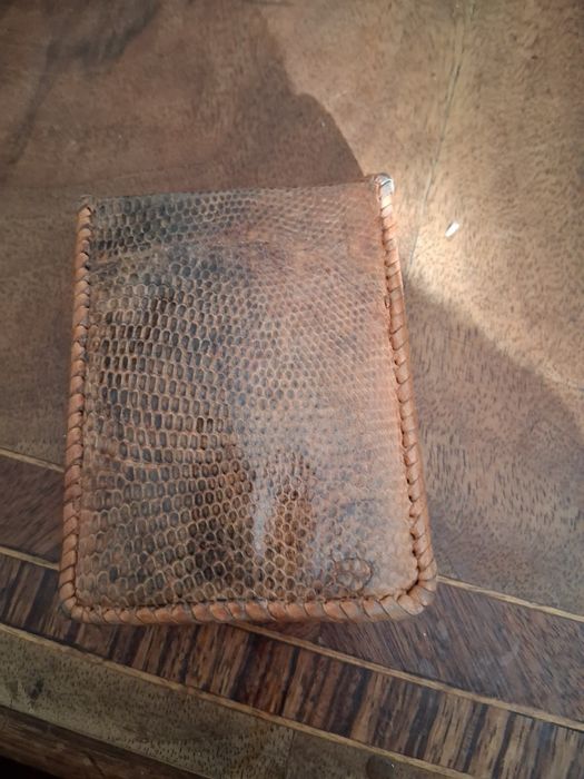 Cigarreira de pele de cobra