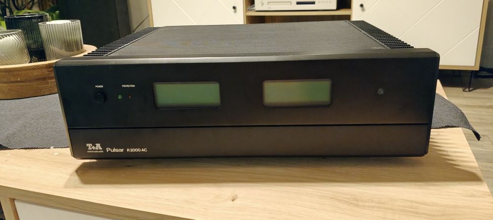 Wzmacniacz amplituner  T+A Pulsar R2000 AC