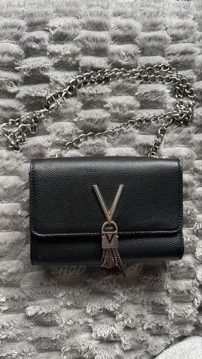 Маленька сумочка з колекції Valentino Bags.