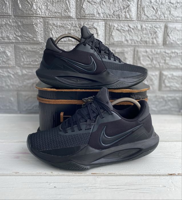 Баскетбольні кросівки Nike