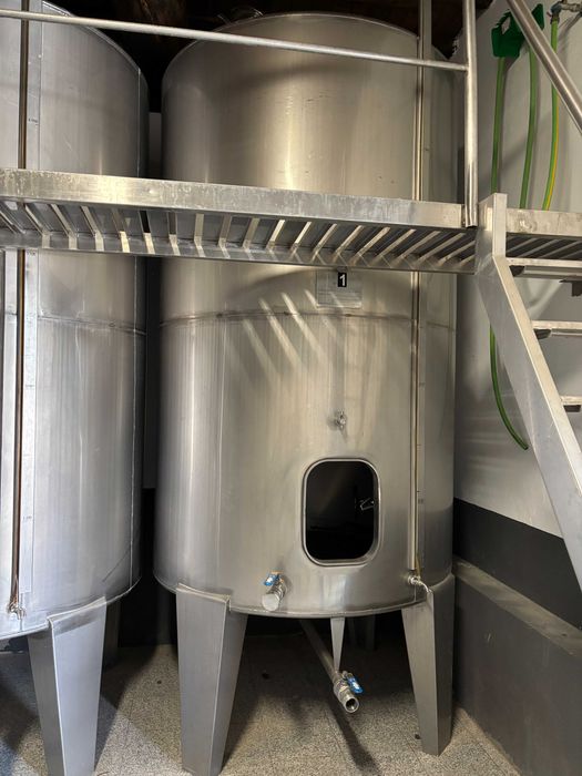 Cubas INOX 5,100 litros cada + Estrutura de Apoio