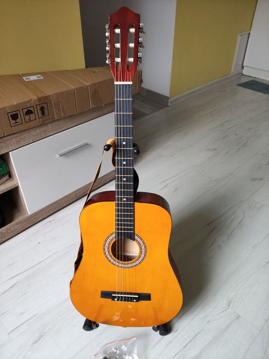 Gitara klasyczna 4/4 plus dodatki