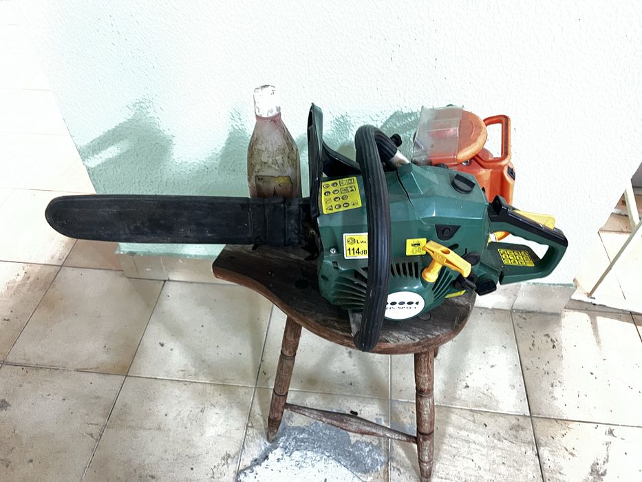 Motossera + Óleo para motores 2 tempos + afiador de correntes