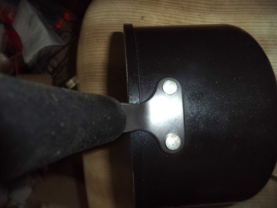 Продам Каструлю 2 . 8 л