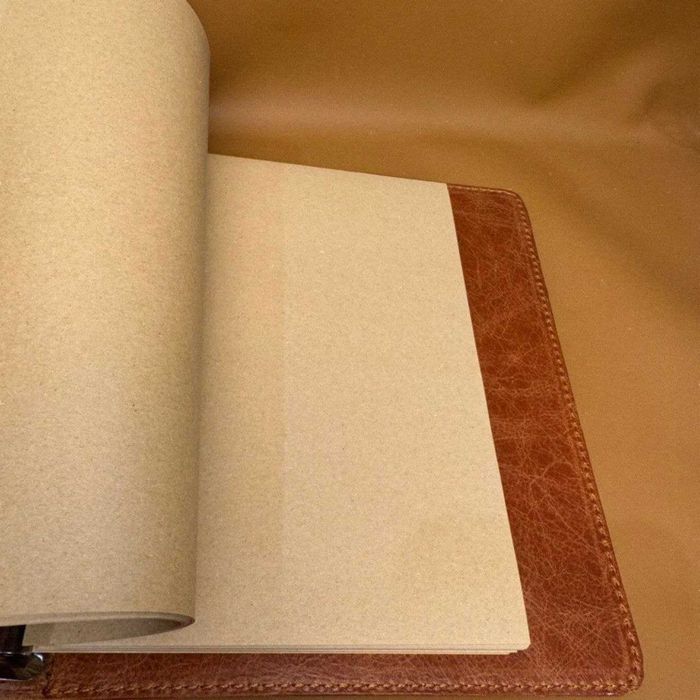 Ręcznie robiony skórzany notes – unikalny prezent