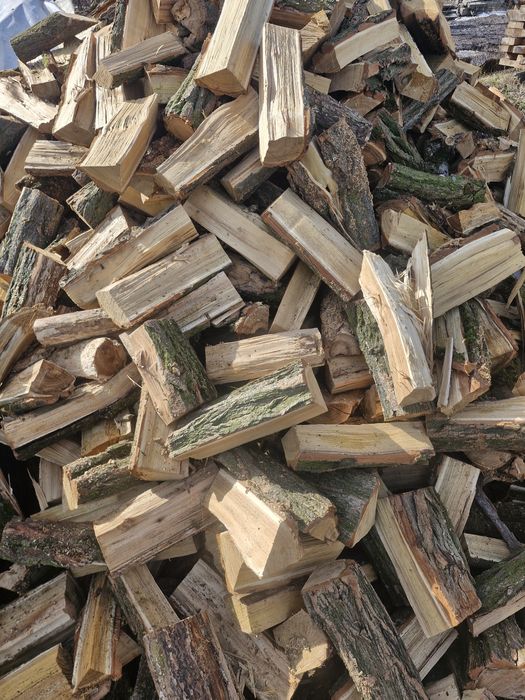 Колотые дрова акация