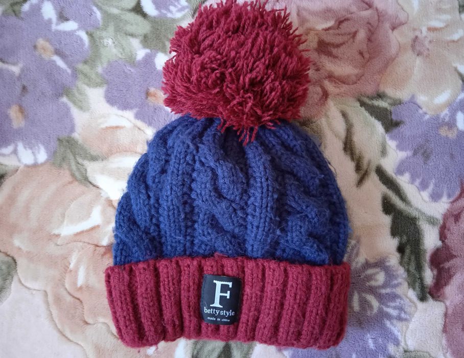 Шапка женская с помпоном