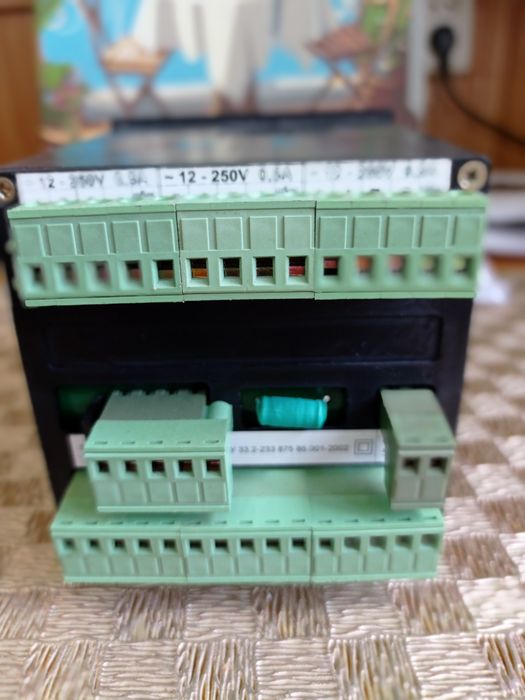 Продам программируемый контроллер .