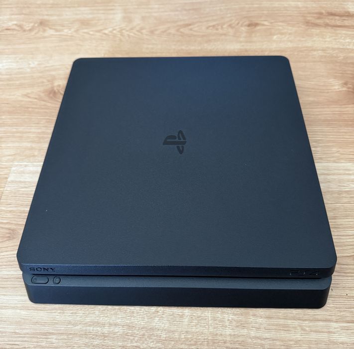 Konsola PlayStation PS4 Slim 500GB + plus gry + 2 pady