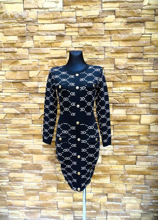 Elegancka sukienka dzianinowa MB 21 – czarno-beżowy wzór rozmiar uni