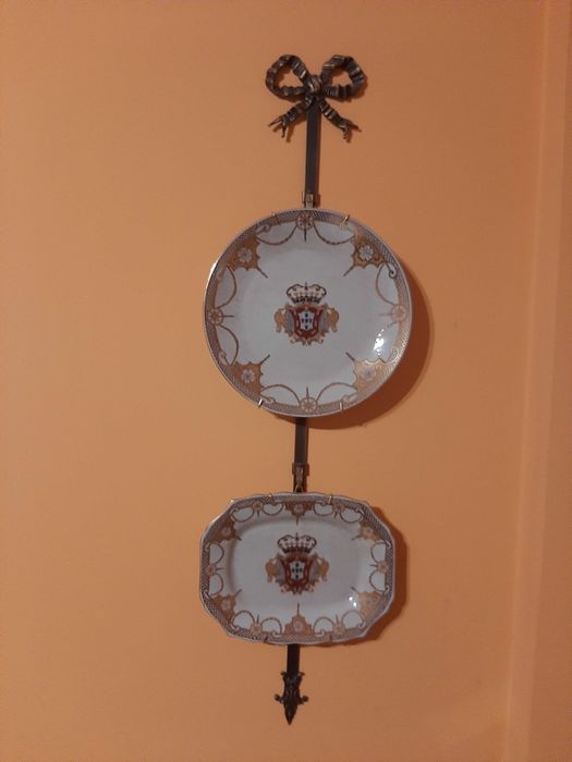 Pratos decorativos de Porcelana com suporte