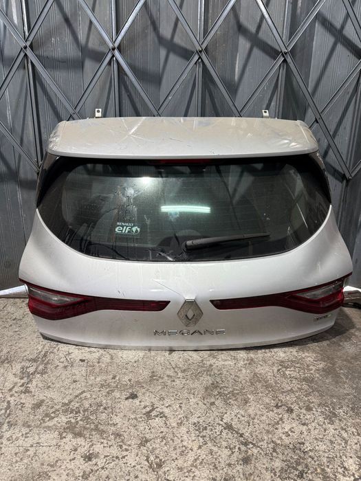 Tampa da mala Renault Megane IV carro