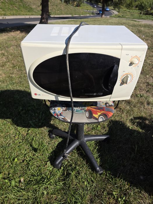 Mikrofalówka LG MB-392T 800 W z grillem