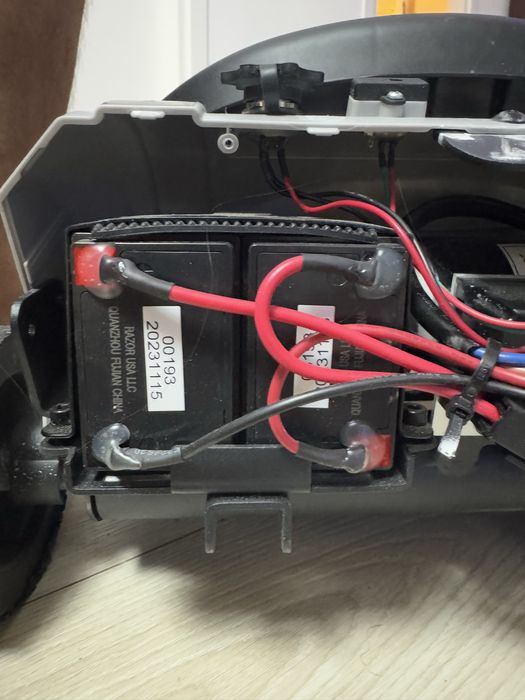 2 акумулятори 12v 7Ah Razor