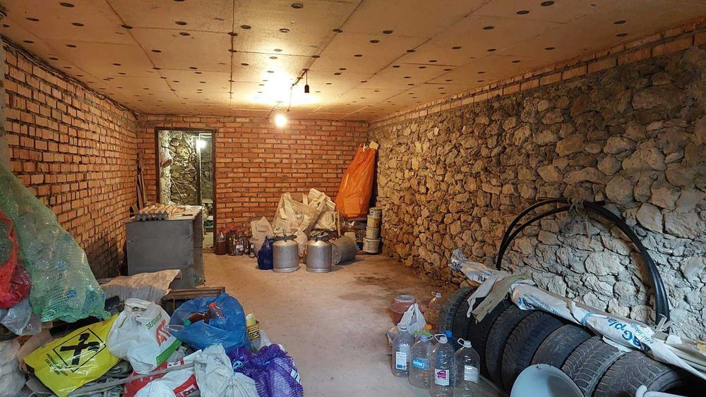 Продаж  будинку . 12сот. землі.