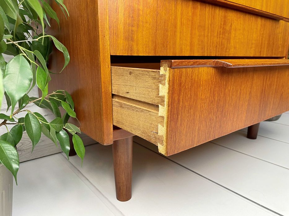 Duńska komoda tekowa highboy z lat 60 – Mid-Century, po renowacji, PRL