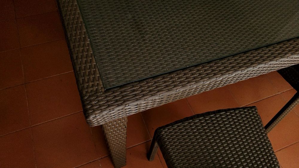 Mesa com 4 cadeiras.
