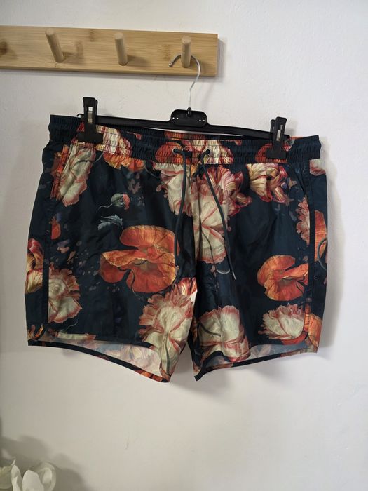 Szorty kompielówki nowe z metką firmy Weekday rozmiar XL