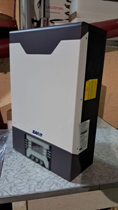 Гібридний інвертор EASUN 5000W