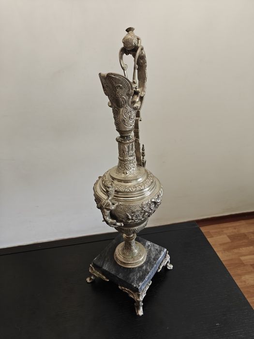 Jarra em bronze em excelente estado