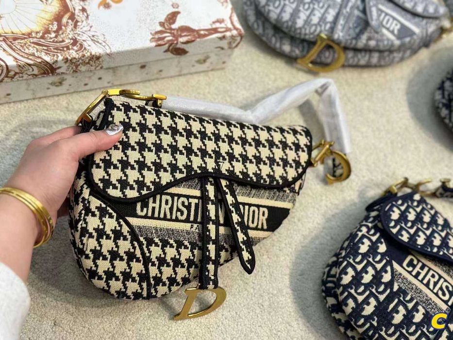 Bolsa feminina em couro C-200427