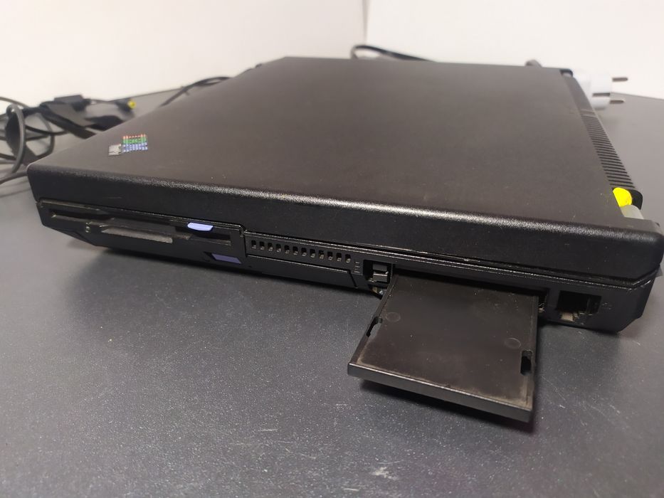 Ноутбук IBM ThinkPad 390e из 90-х