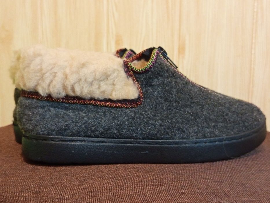 Новые.Женские тёплые тапки бурки,уги,чуни.Krok