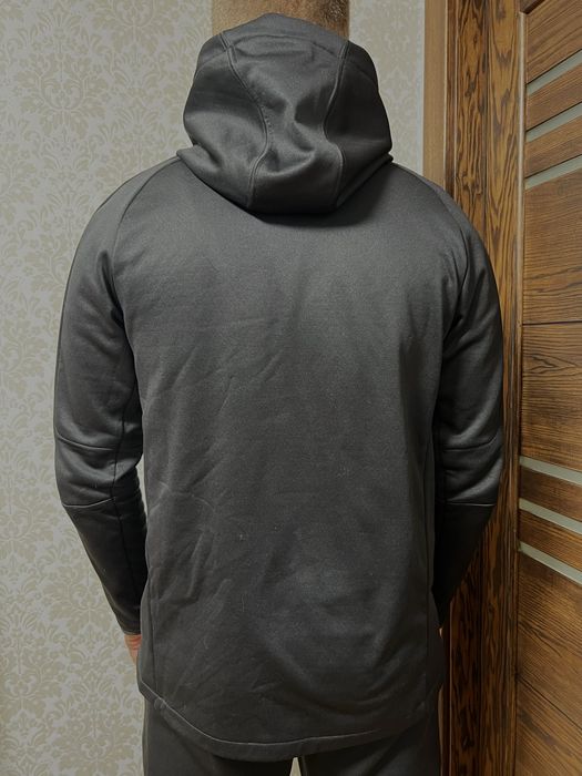Продам мужскую кофту Puma