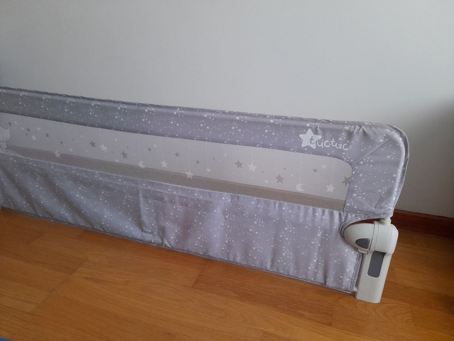 Barreira cama rebatível