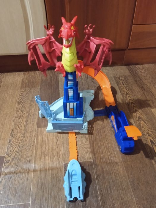 Трек Хот Вилс Дракон и Акула