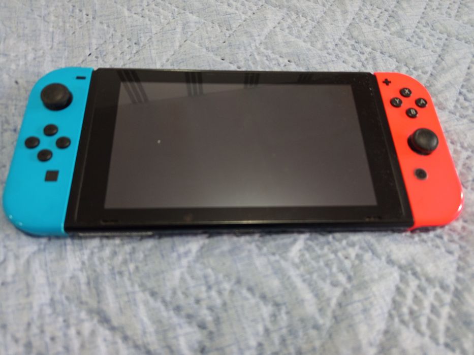 Nintendo usada azul e vermelho